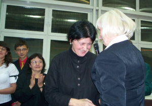 Od lewej Maria Tuchowska, Jolanta Swiryd w tle Ewa Sztombka